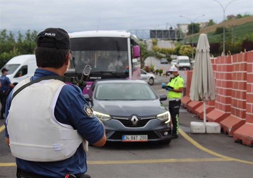 Sakarya Emniyet Müdürlüğü Ekiplerince Covid-19 Tedbirleri Kapsamında  Denetimler yapıldı.